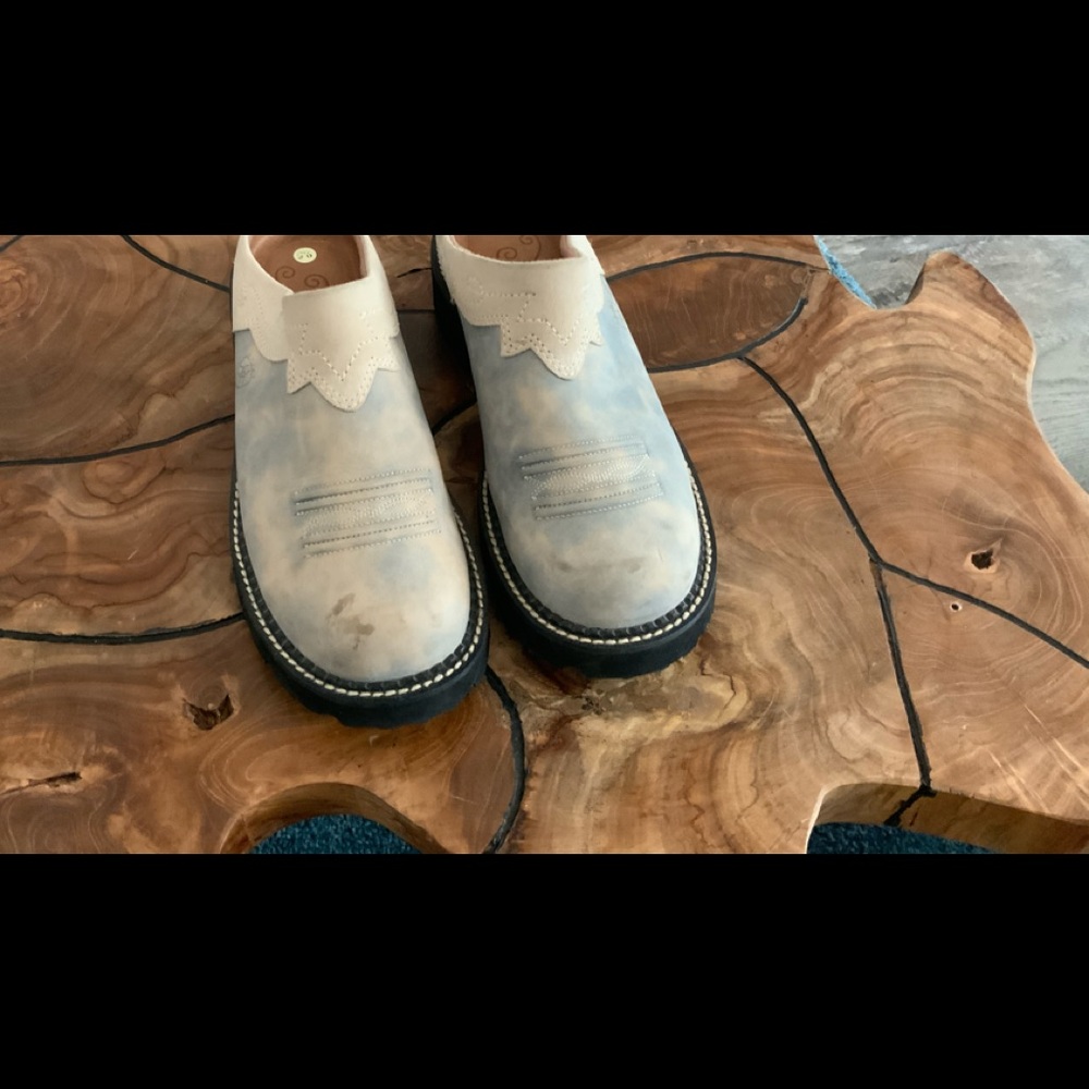 Like new Ariat clogs!